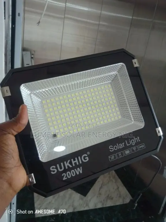SUKHIG 200W Solar Outdoor Light - 1