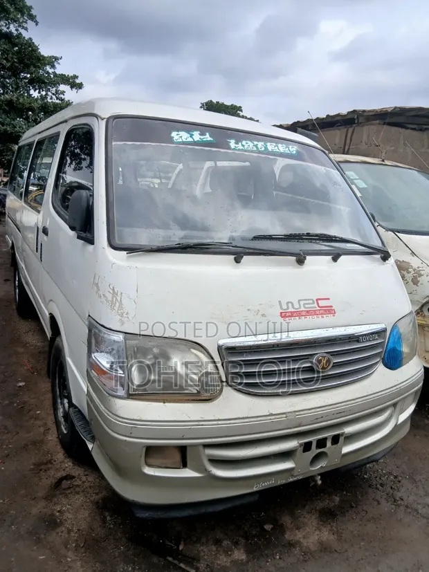 Toyota HiAce 1998 White - 1