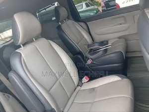 Kia Sedona 2017 Silver