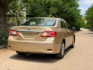 2013 Toyota Corolla LE Gold