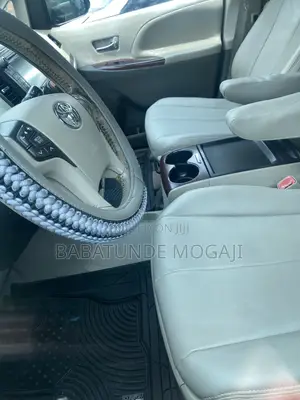 2012 Toyota Sienna Black