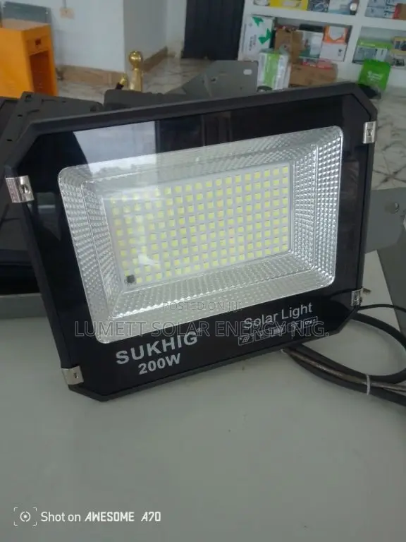 SUKHIG 200W Solar Flood Light - 1