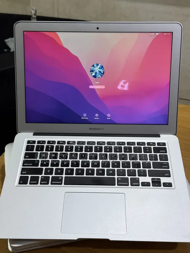 Apple MacBook Air 2015 8GB RAM 128GB SSD - 1
