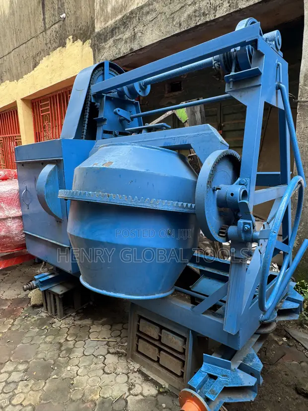 700L Heavy-Duty Concrete Mixer with Hoist - 1