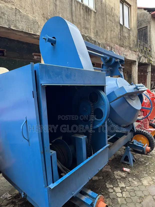 700L Heavy-Duty Concrete Mixer with Hoist - 1