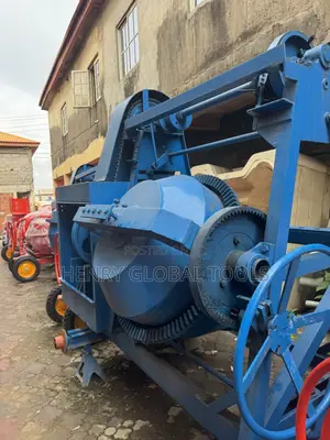 700L Mai-Daukan Siminti Mai Ƙarfi tare da Hoist
