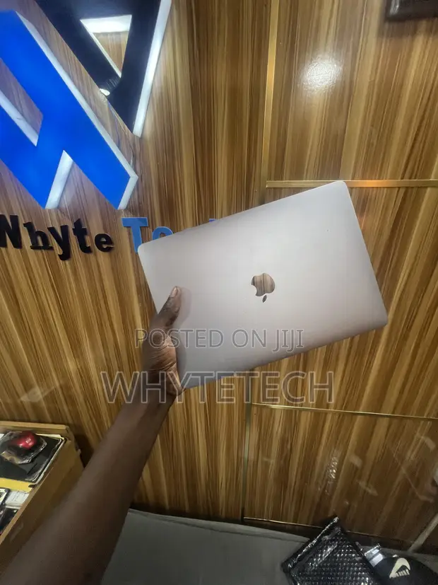 Apple MacBook Pro 2015 8GB Intel Core i5 256GB SSD - 1
