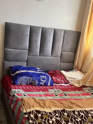 Bed da Mattress da Aka Yi Amfani Da Shi Launin Grey