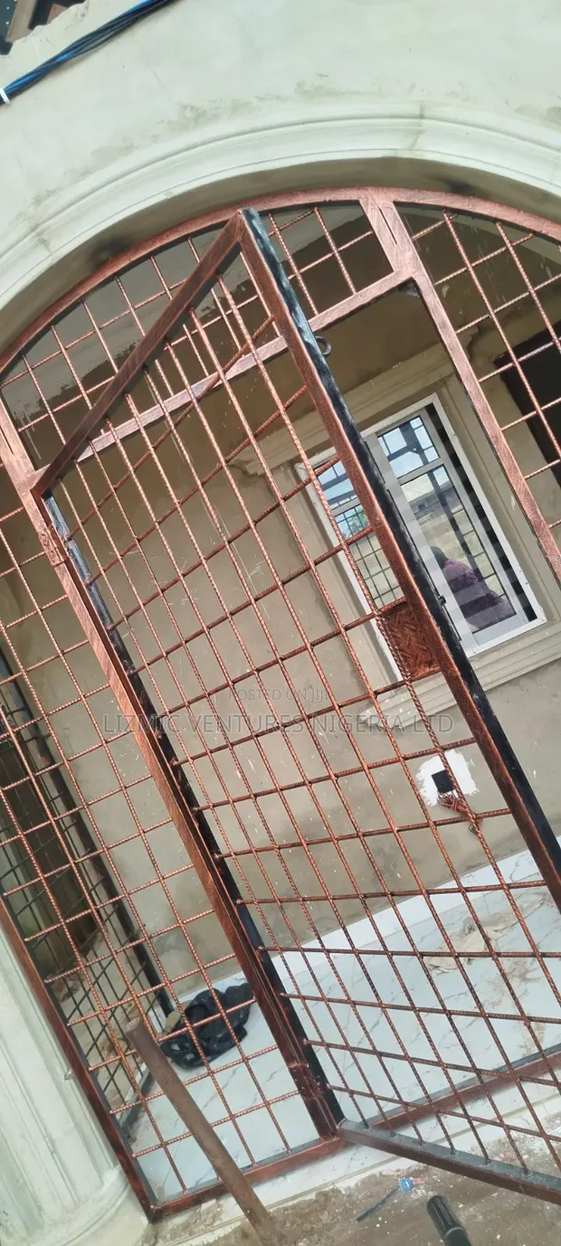Furnished 1-Bedroom Bedsitter in Isuti, Ikotun/Igando - 1