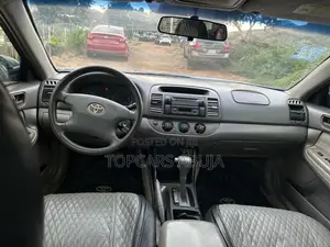 Toyota Camry LE 2004 Shuɗi