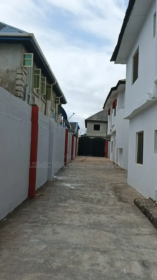 Gidaje 3 masu Daki da Furnish a Egan, Ikotun/Igando - 1