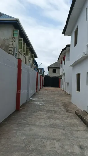 Gidaje 3 masu Daki da Furnish a Egan, Ikotun/Igando