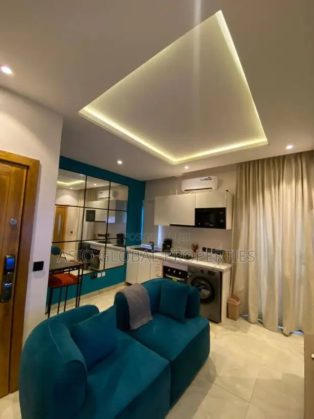 Gidan Kwana 1-Bedroom Mai Girma a Lekki Phase 1 - 1