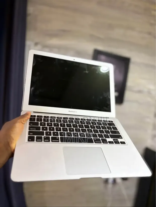 Apple MacBook Air 2015 13-inch - 1