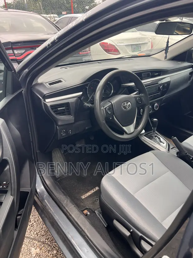 Toyota Corolla LE Sedan 2015 - 1