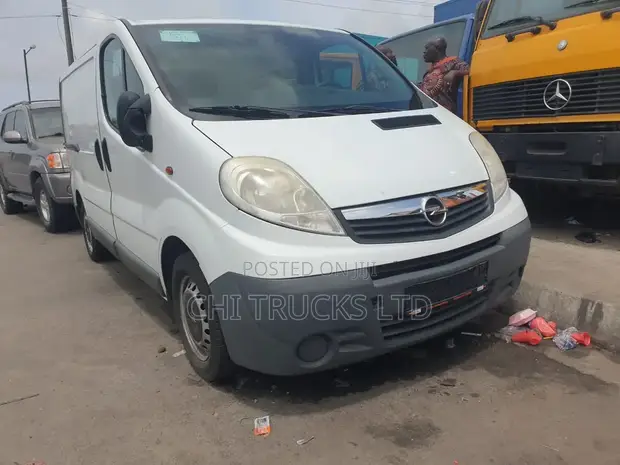 Opel Vivaro 2015 Mini Bus Diesel - 1