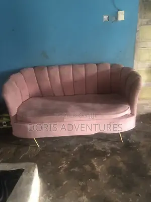 Kujerar Sofa Don Siyarwa - An Riga An Yi Amfani Da Ita