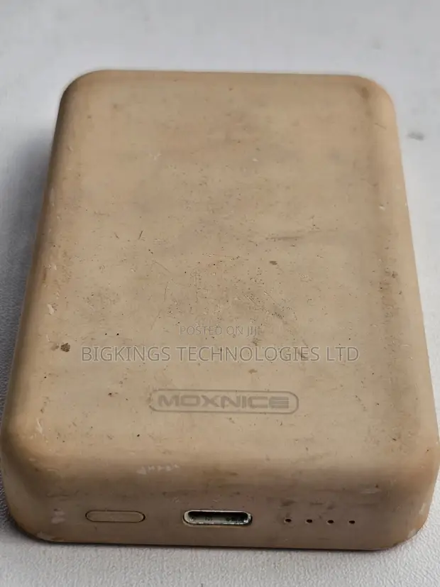 10,000mAh Magnetic Wireless Power Bank - 1
