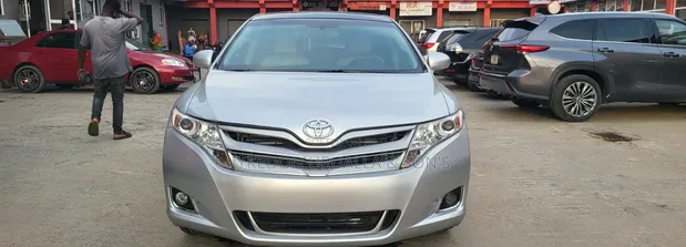 Toyota Venza 2010 Silver - 1