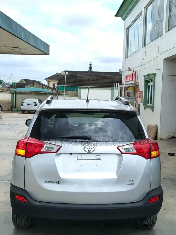 2013 Toyota RAV4 LE AWD (2.5L 4cyl) Silver - 1