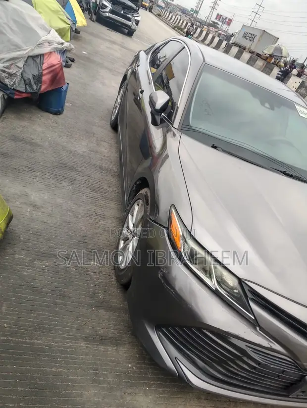 Toyota Camry LE FWD (2.5L) 2018 Grey - 1