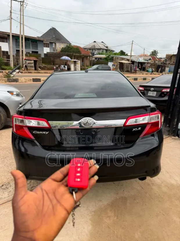 2013 Toyota Camry XLE Sedan - Black - 1