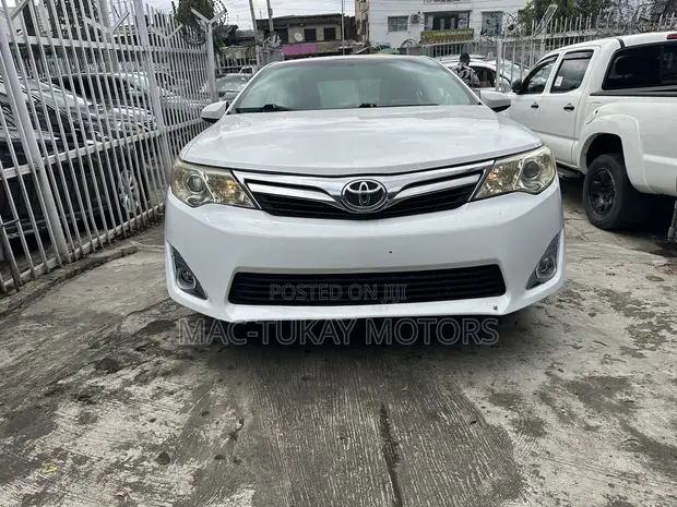 Toyota Camry 2012 White - 1