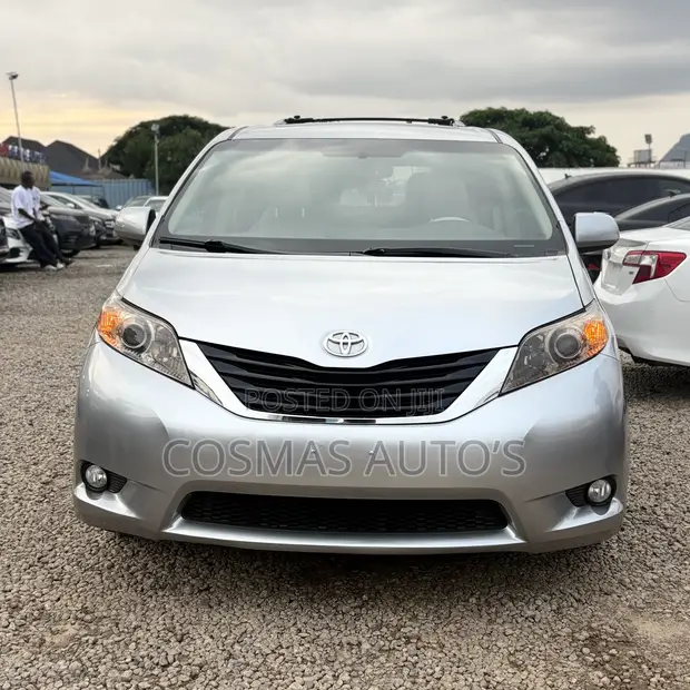 2012 Toyota Sienna XLE 7-Passenger Mobility - 1