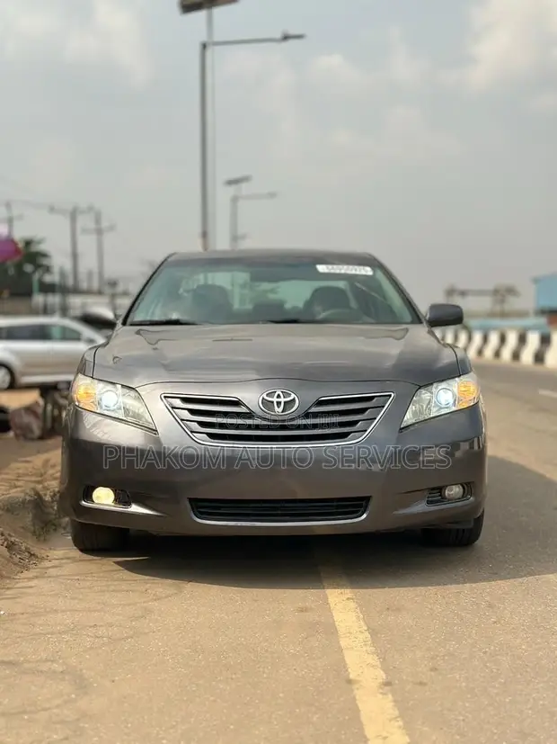 2009 Toyota Camry XLE V6 Sedan - 1