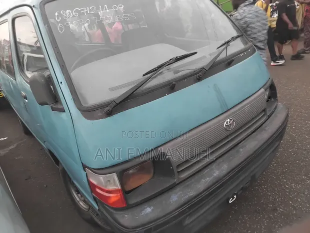 Toyota HiAce 2000 Bus - Foreign Used - 1