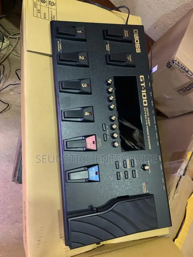 Boss GT-100 Guitar Multi-Effects Pedal - 1