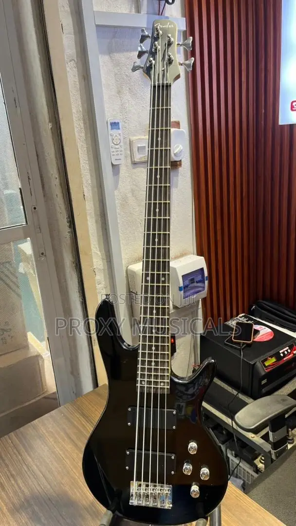 Fender Passive Bass Guitar - Black - 1
