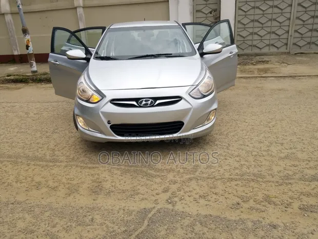 Hyundai Accent 2017 Silver - 1