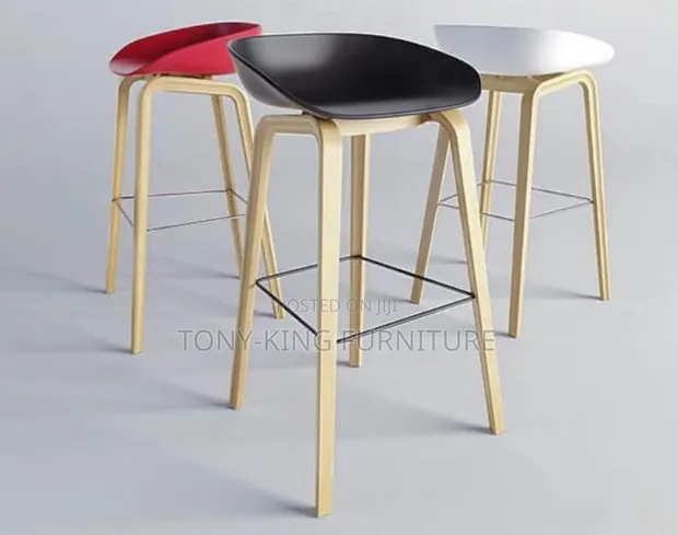 Minimalist Farar Bar Stool Mai Ƙafafun Karfe - 1