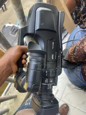 JVC JY-HM90 Kamara Mai Daukar Bidiyo Ta Farko Ta Full HD