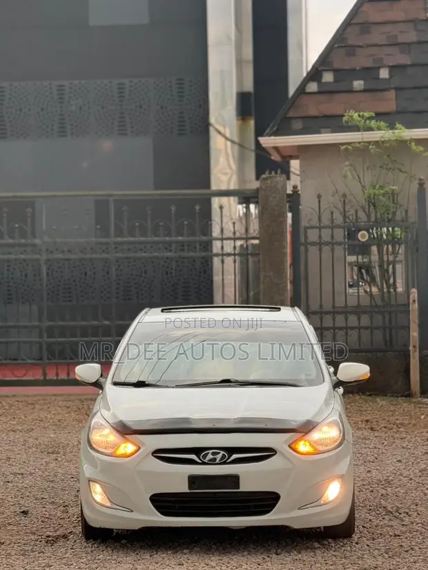 Hyundai Accent 2013 White - 1