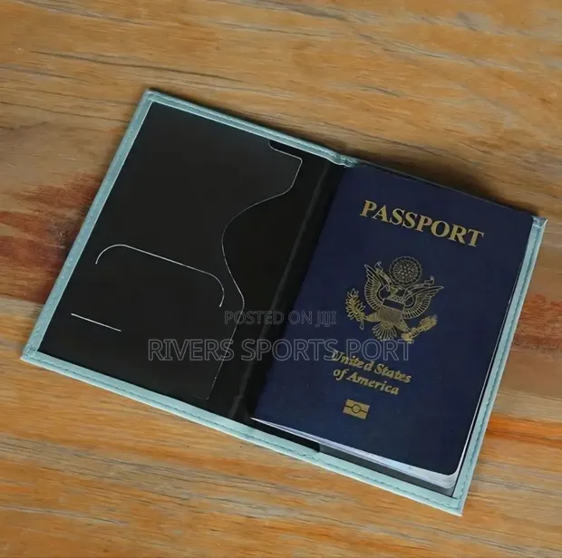 1pc Passport Holder - Travel Passport Protection Case - 1