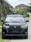 2017 Toyota Highlander SE 4x4 V6 Baƙar Fata - 3