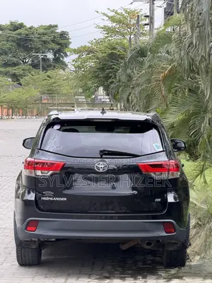 2017 Toyota Highlander SE 4x4 V6 Baƙar Fata