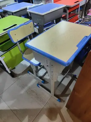 Standard School Desks da Chairs