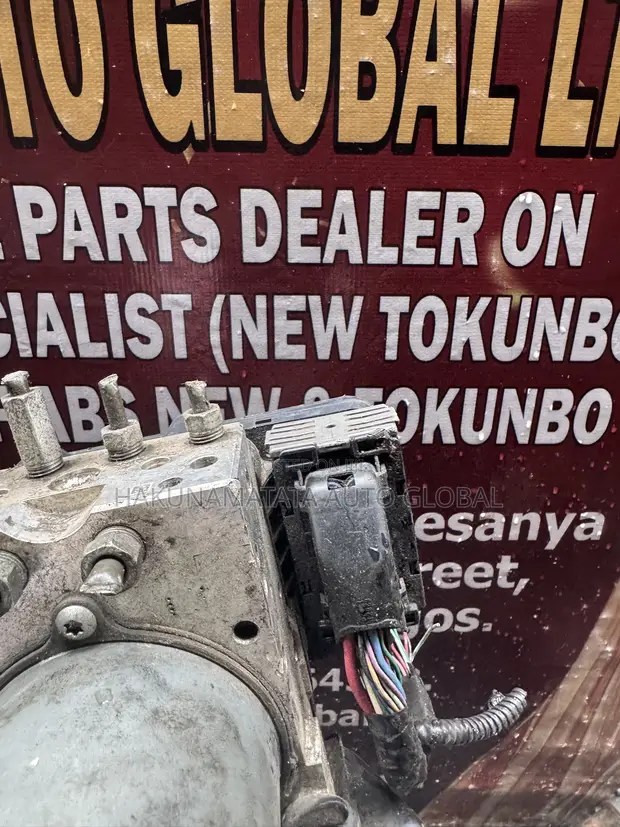 Toyota Highlander 2011-2012 ABS Module Pump - 1