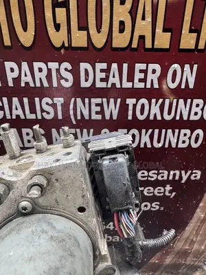 Toyota Highlander 2011-2012 ABS Module Pump