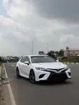 Toyota Camry SE FWD (2.5L) 2018 Fari - 2