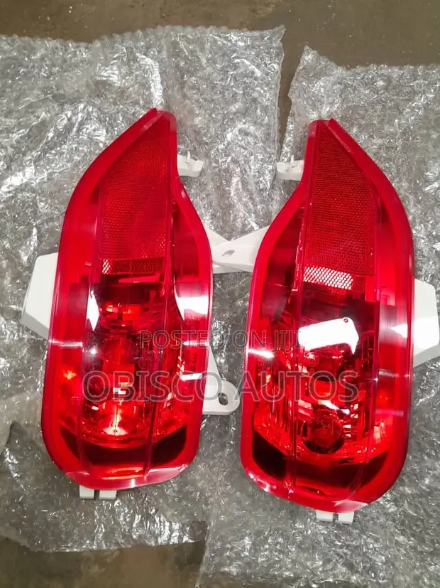 Toyota Avensis 2012 Bumper Light - 1
