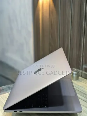 Apple MacBook Pro 2022 M2 13" 8GB RAM 256GB SSD