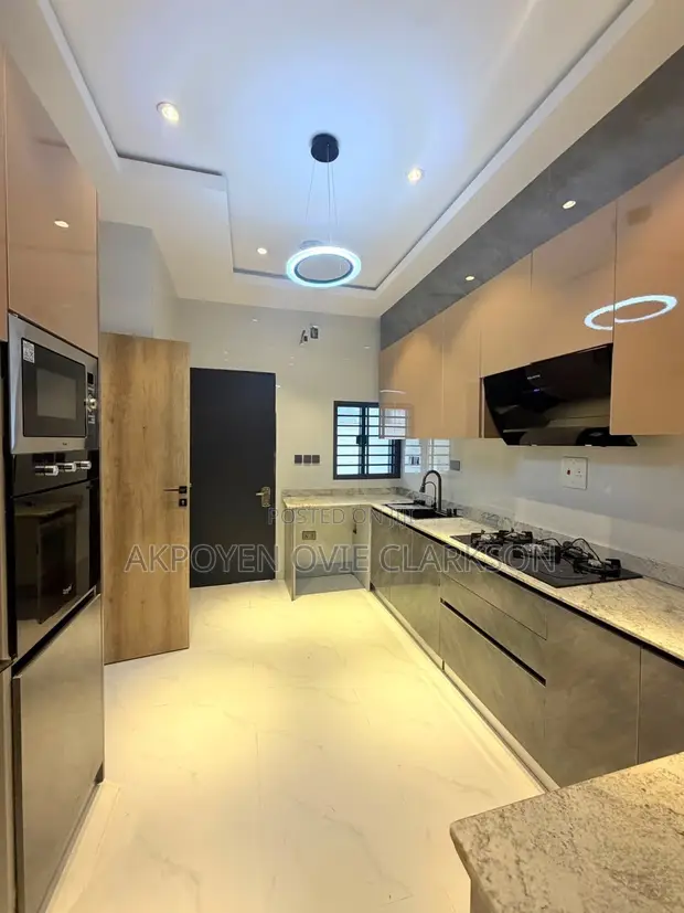4-Bedroom Townhouse/Terrace in Guzape, Abuja for Sale - 1