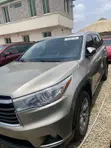 2016 Toyota Highlander XLE V6 4x2 Gold - 1