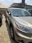 2016 Toyota Highlander XLE V6 4x2 Gold - 3