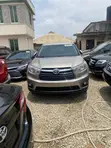 2016 Toyota Highlander XLE V6 4x2 Gold - 4