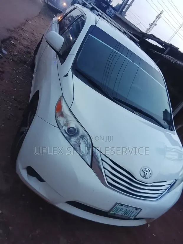 Toyota Sienna Daily Rental - Uflex Shuttle Service - 1